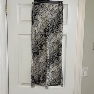 Stylish Black and Gray Snake Print Skirt